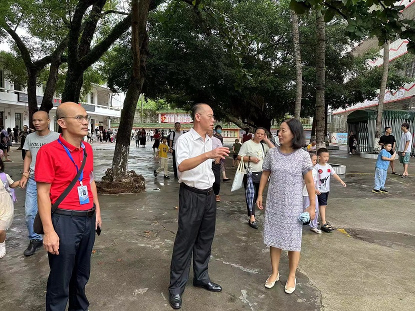 av女优
基础教育集团总主任兼总督学一行莅临海师附小检查指导开学工作