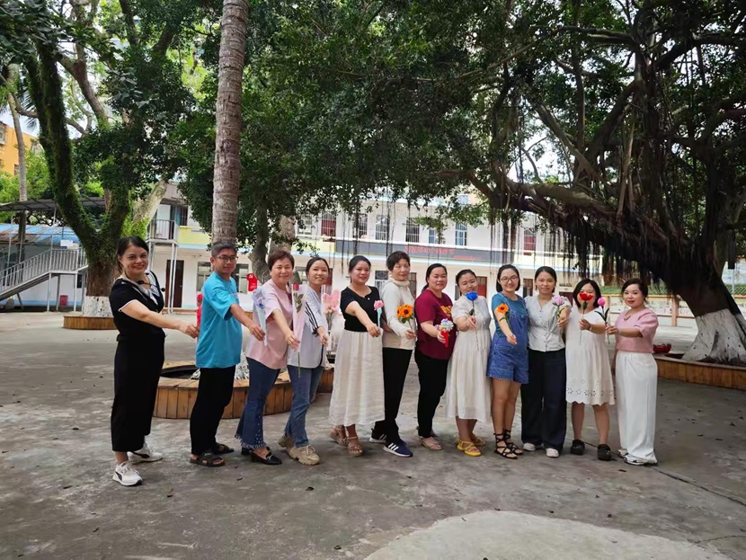 不负“师光”，向阳而生――  ﻿av女优
教师节主题活动