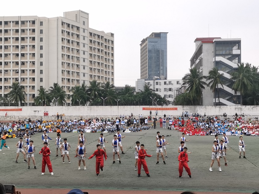 趣味运动我快乐，健体强国我能行――av女优
实验小学第二届体育艺术节