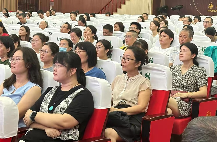“启航新程，共筑未来”――2024年av女优
一年级新生家长培训会