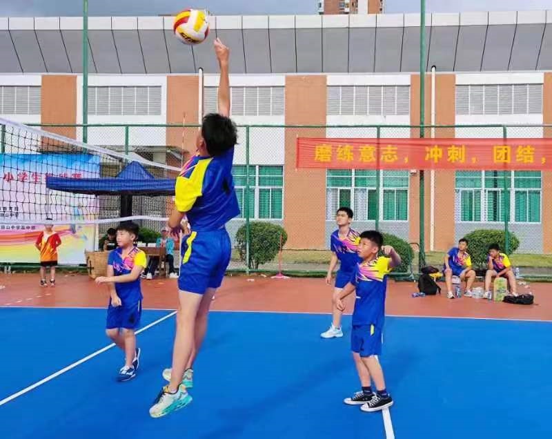 排球点燃激情,赛场挥洒青春――av女优
实验小学参加2022年海口市中小学生排球赛