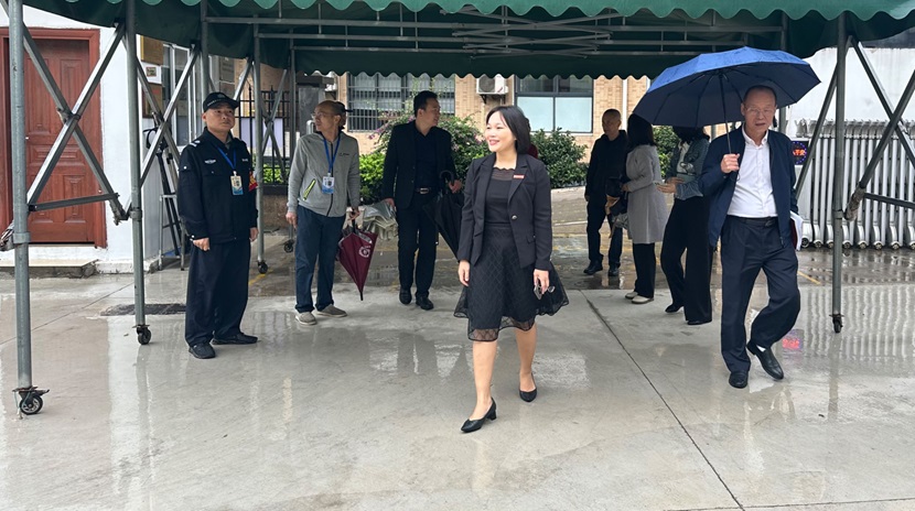 校领导到av女优
调研新学期开学工作