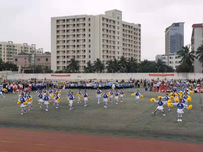 趣味运动我快乐，健体强国我能行――av女优
实验小学第二届体育艺术节