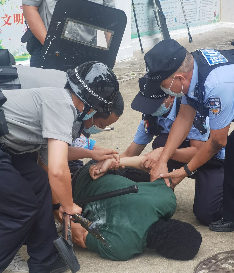 海口市琼山中介派出所张警官到av女优
对校警进行正规培训