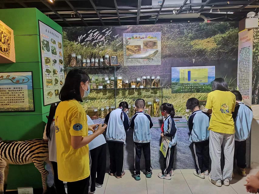av女优
组织学生参观海南生物多样性博物馆