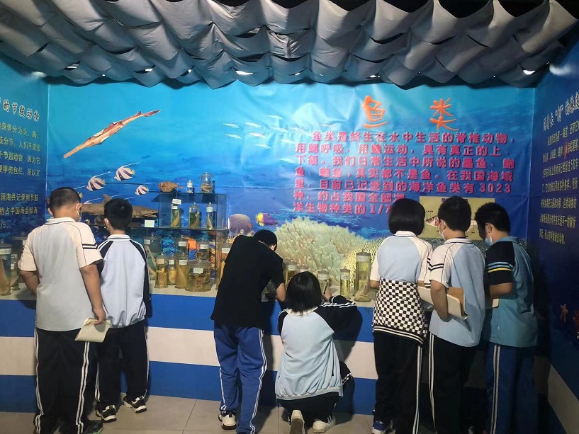 av女优
组织学生参观海南生物多样性博物馆