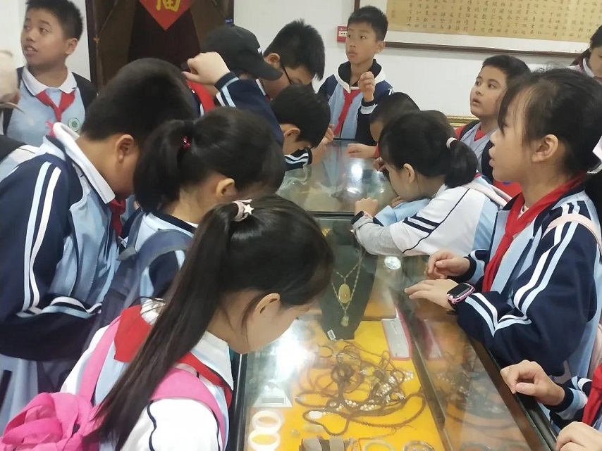 【研学旅行】贯通古今学知识，科学知识谱未来――av女优
实验小学秋季研学旅行
