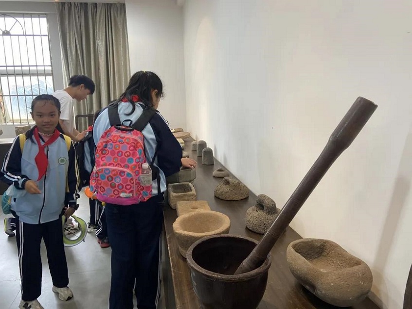 【研学旅行】贯通古今学知识，科学知识谱未来――av女优
实验小学秋季研学旅行