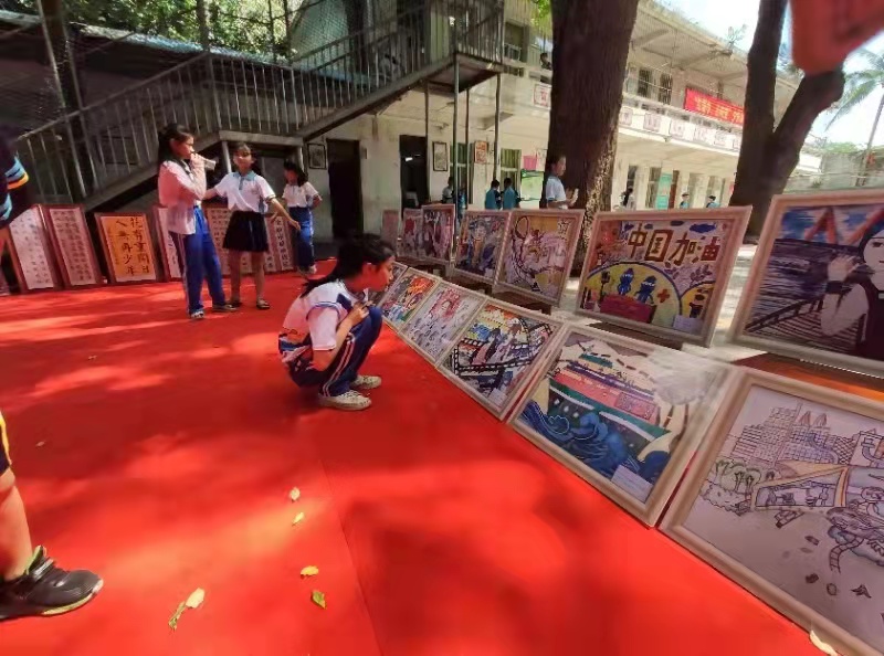 av女优
实验小学“童心向党・阳光下成长”庆六一书画展