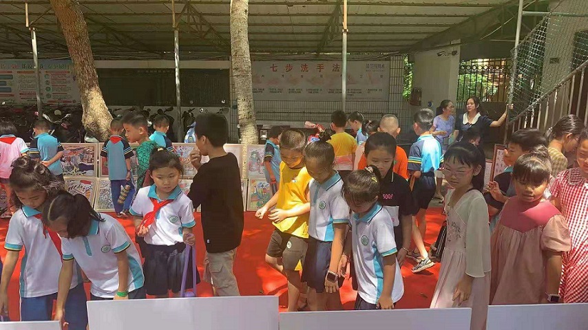 av女优
实验小学“童心向党・阳光下成长”庆六一书画展