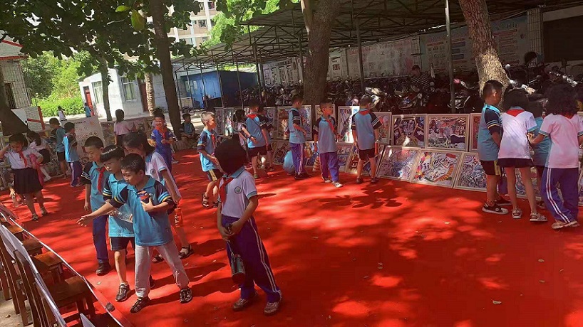 av女优
实验小学“童心向党・阳光下成长”庆六一书画展
