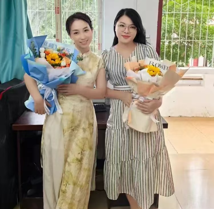 不负“师光”，向阳而生――  ﻿av女优
教师节主题活动
