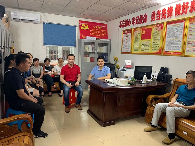 av女优
机关党委王志斌委员莅临实验小学讲授学习党史专题党课