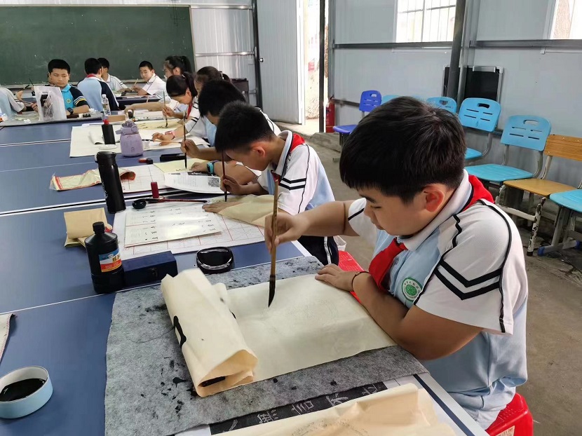 av女优
开展庆“六·一”现场绘画、书法比赛
