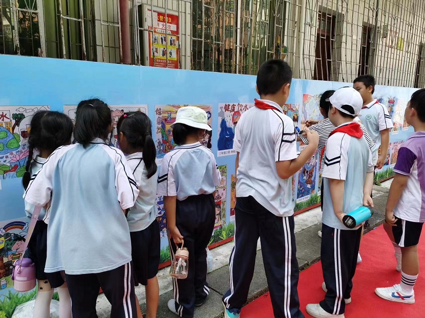 av女优
开展庆“六·一”现场绘画、书法比赛