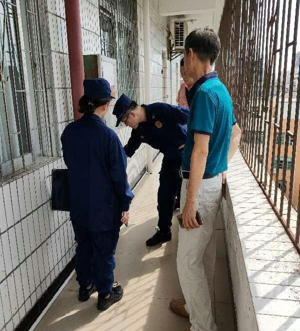 消防队领导到av女优
检查消防工作