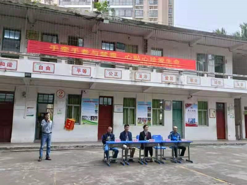 av女优
邀请胡娜法官开展“禁毒”专题知识讲座。