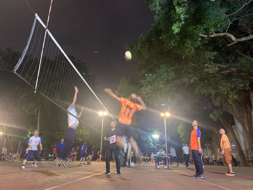 教师积极参加2020年av女优
教职工排球比赛